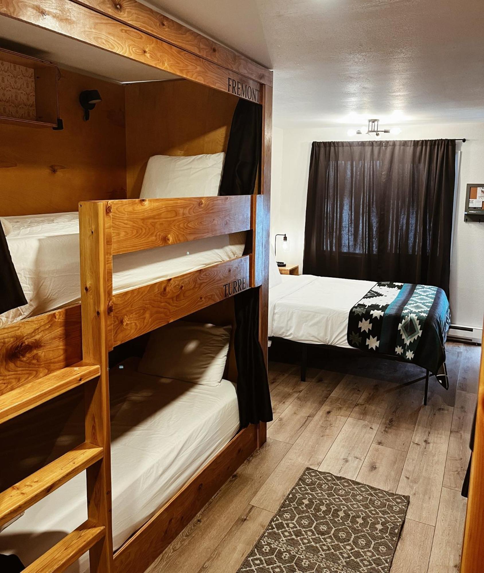 Jackalope Motor Lodge Пайндейл Экстерьер фото